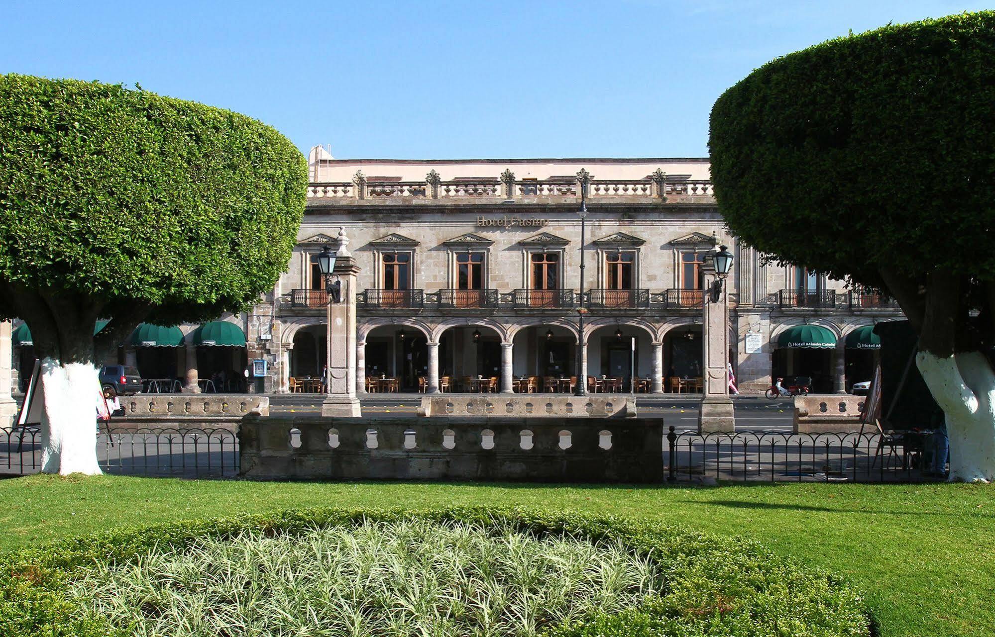Hotel Casino Морелия Экстерьер фото